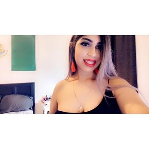 Meet your Posher, Julyssa